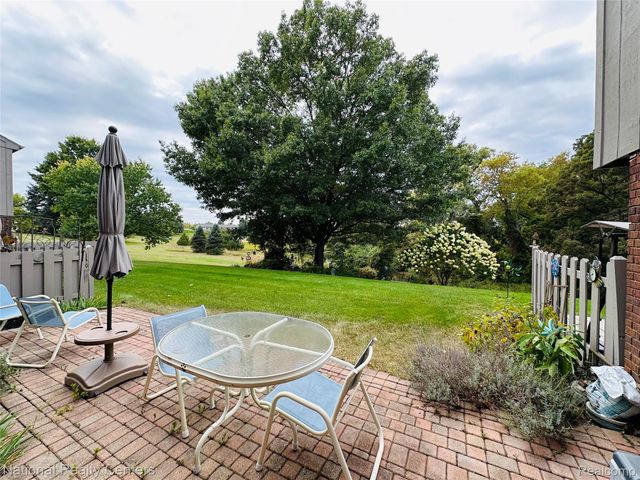 9870 Cambridge Court 2, Green Oak Township, MI 48178