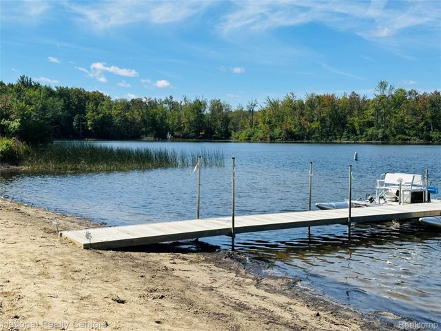 9870 Cambridge Court 2, Green Oak Township, MI 48178