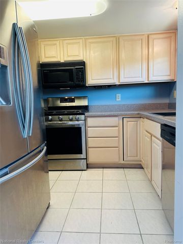 9870 Cambridge Court 2, Green Oak Township, MI 48178