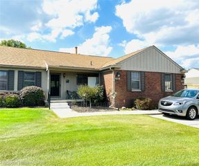 9870 Cambridge Court 2, Green Oak Township, MI 48178