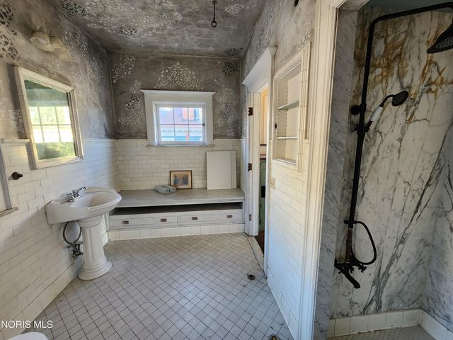 424 Winthrop Street, Toledo, OH 43620