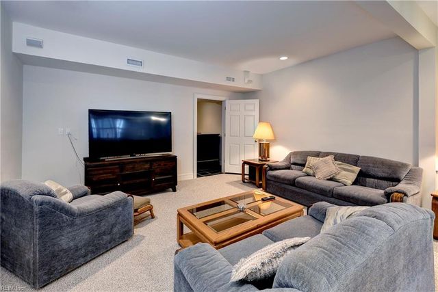 109 Wolf CRK, Williamsburg, VA 23188