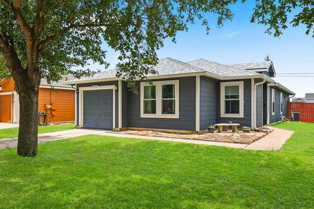 17912 Honey Locust LN, Elgin, TX 78621
