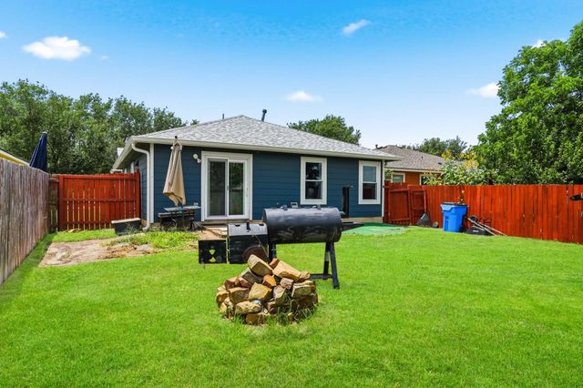 17912 Honey Locust LN, Elgin, TX 78621