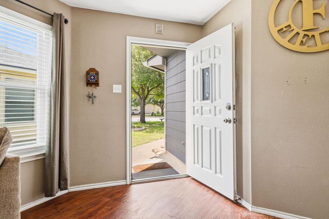 17912 Honey Locust LN, Elgin, TX 78621