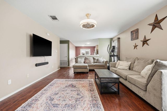 17912 Honey Locust LN, Elgin, TX 78621