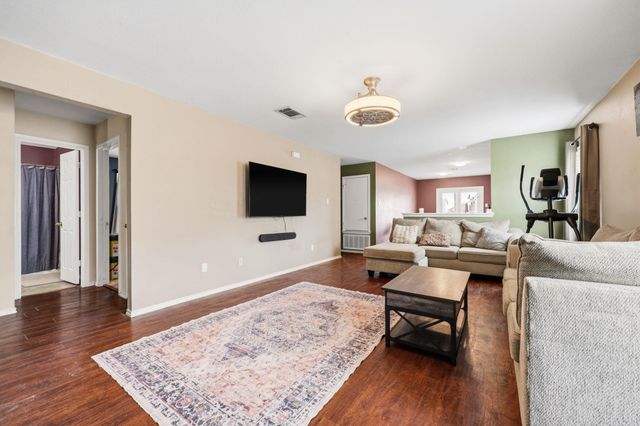 17912 Honey Locust LN, Elgin, TX 78621