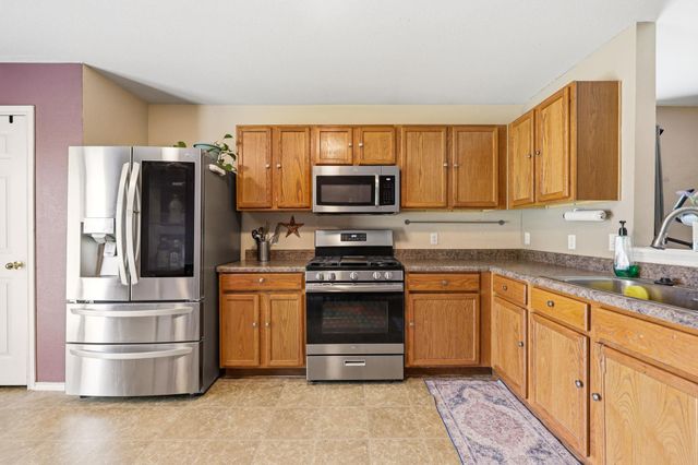 17912 Honey Locust LN, Elgin, TX 78621