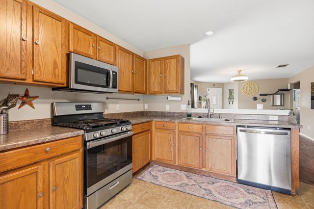 17912 Honey Locust LN, Elgin, TX 78621