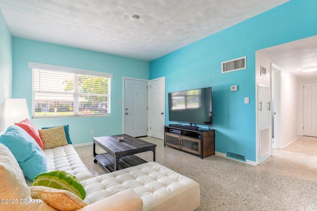 2 Ronnie Circle, Holly Hill, FL 32117