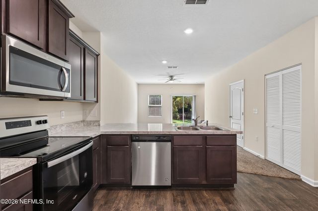 7927 ECHO SPRINGS Road, Jacksonville, FL 32256