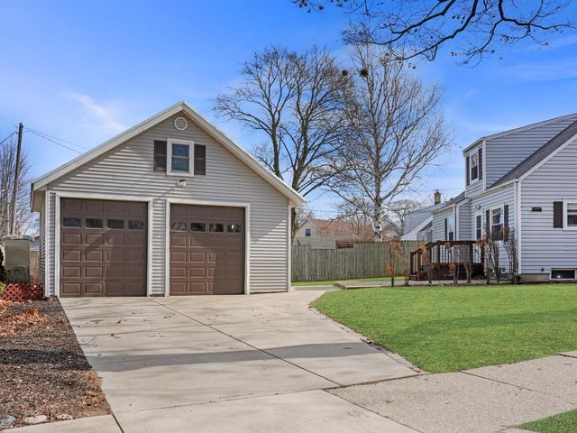 1502 E Tripoli AVENUE, Milwaukee, WI 53207