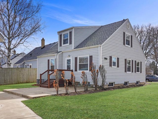1502 E Tripoli AVENUE, Milwaukee, WI 53207