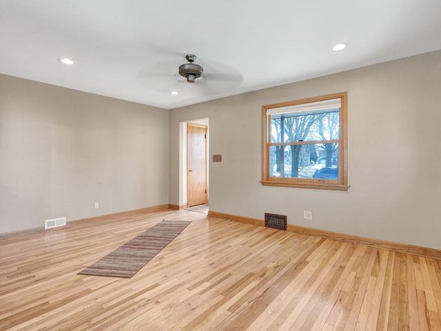 1502 E Tripoli AVENUE, Milwaukee, WI 53207