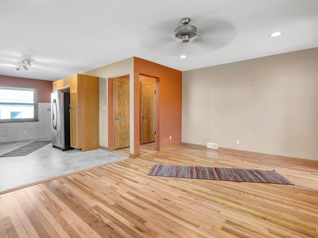 1502 E Tripoli AVENUE, Milwaukee, WI 53207