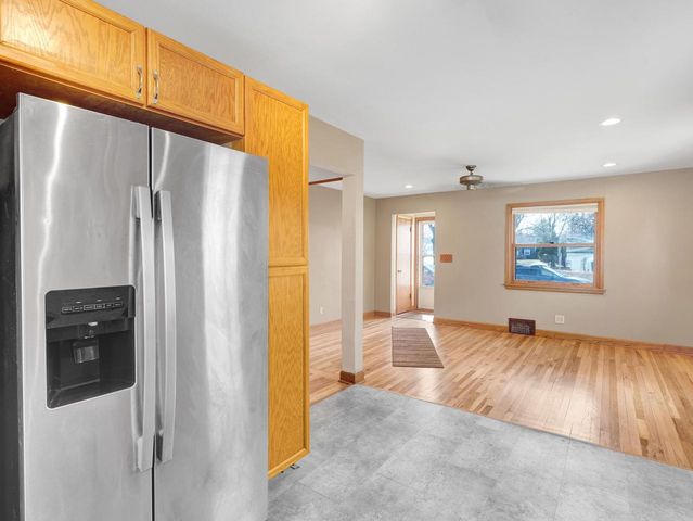 1502 E Tripoli AVENUE, Milwaukee, WI 53207