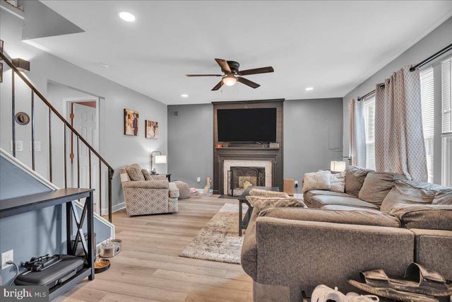 16 FOMALHAUT CT, Blackwood, NJ 08012
