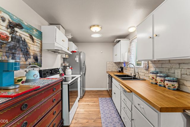 533 NW D Street, Grants Pass, OR 97526