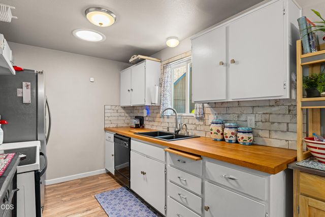 533 NW D Street, Grants Pass, OR 97526