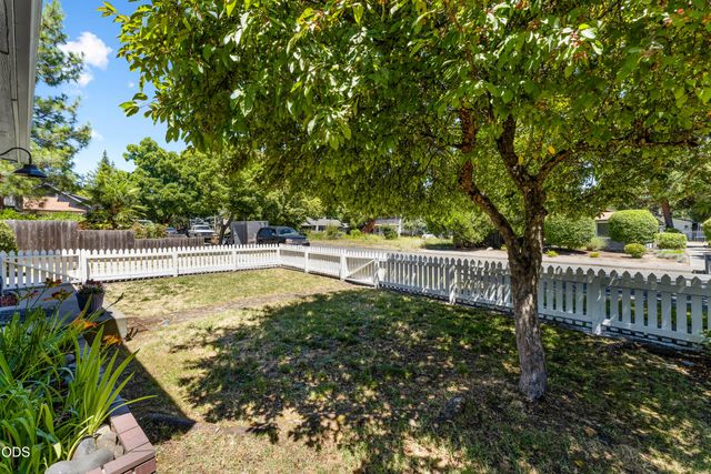 533 NW D Street, Grants Pass, OR 97526
