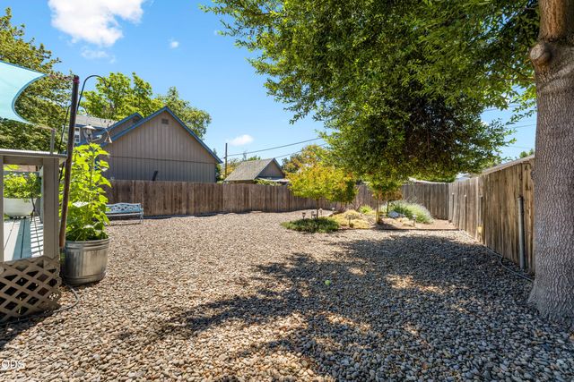 533 NW D Street, Grants Pass, OR 97526