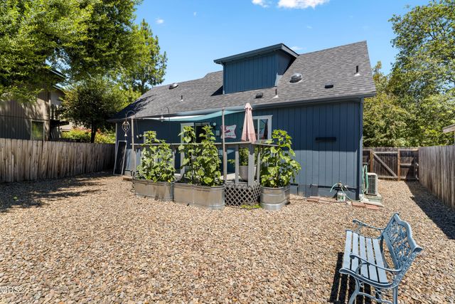 533 NW D Street, Grants Pass, OR 97526