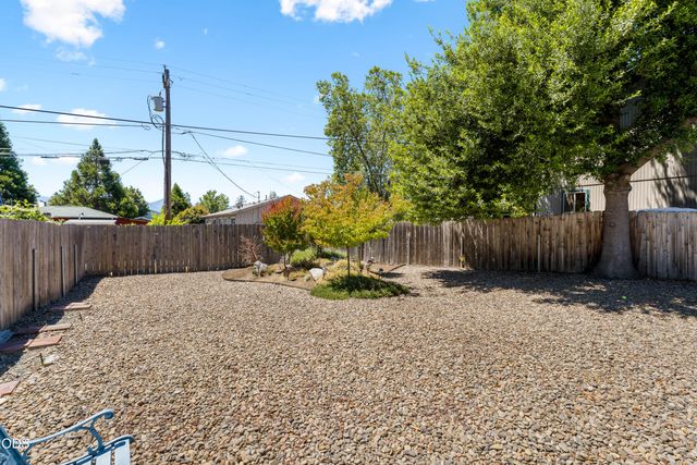 533 NW D Street, Grants Pass, OR 97526