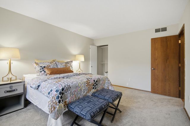 215 Elton Hills Drive NW 31, Rochester, MN 55901