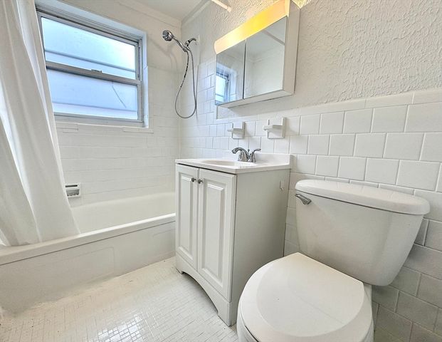 10 Vinal St 3, Boston, MA 02135