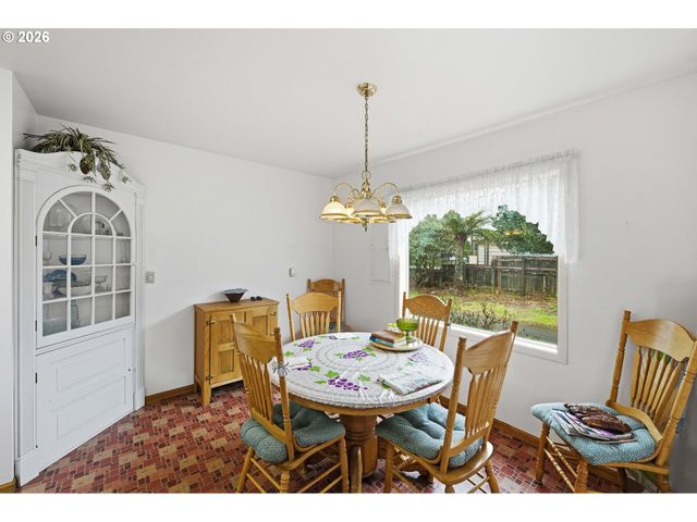 830 CHICAGO Ave, Bandon, OR 97411