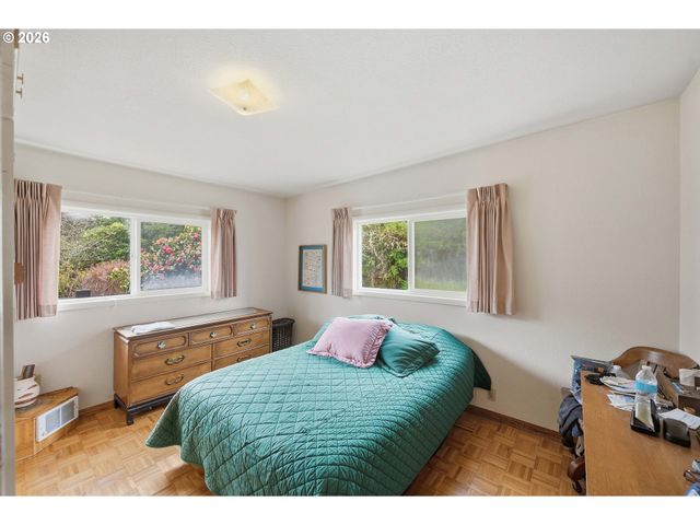 830 CHICAGO Ave, Bandon, OR 97411