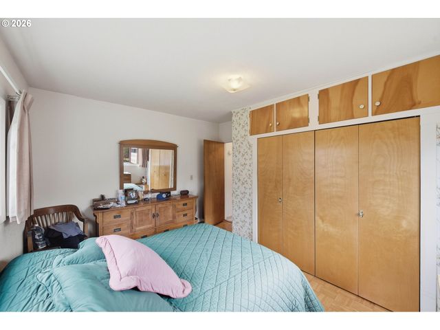 830 CHICAGO Ave, Bandon, OR 97411