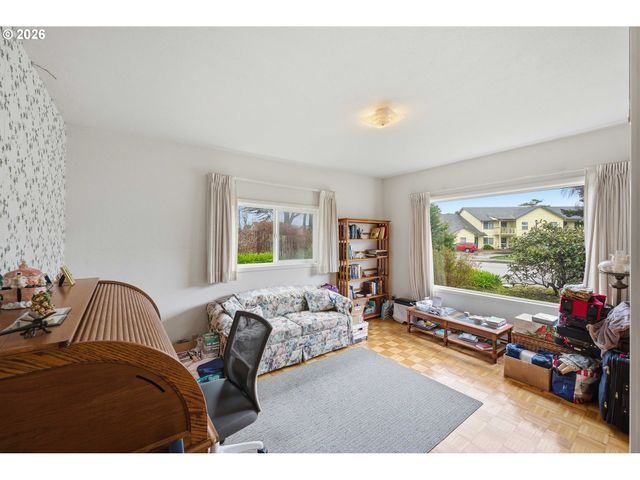 830 CHICAGO Ave, Bandon, OR 97411