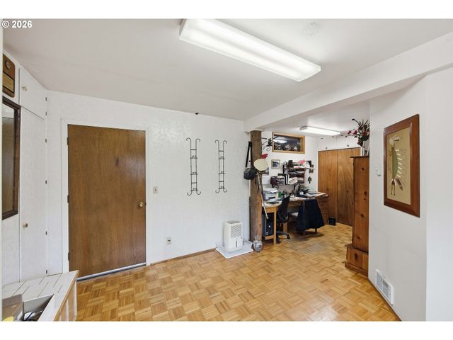 830 CHICAGO Ave, Bandon, OR 97411