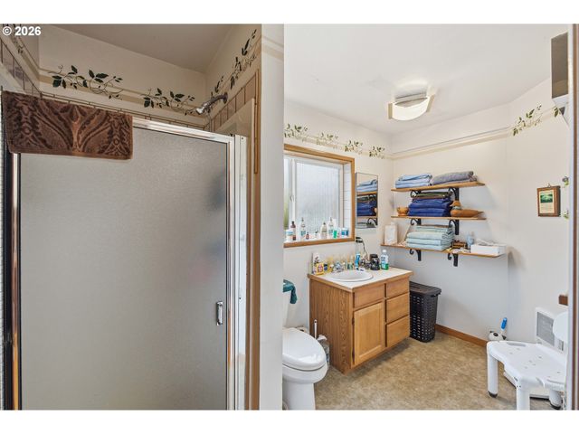 830 CHICAGO Ave, Bandon, OR 97411