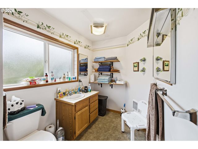 830 CHICAGO Ave, Bandon, OR 97411