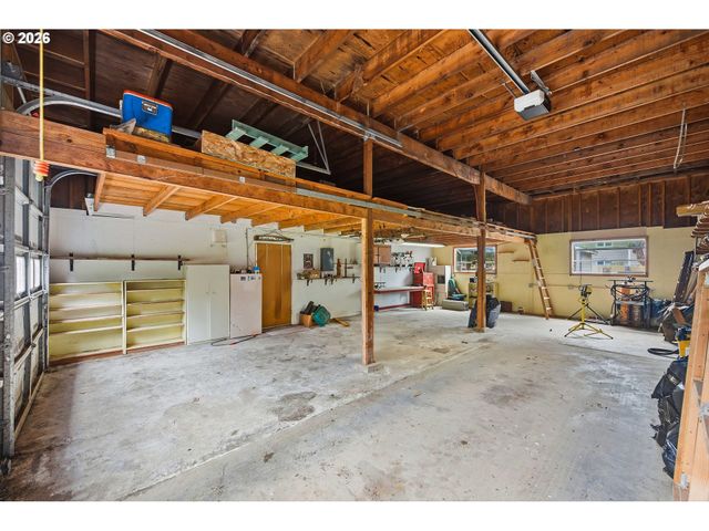 830 CHICAGO Ave, Bandon, OR 97411