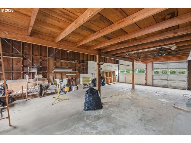 830 CHICAGO Ave, Bandon, OR 97411