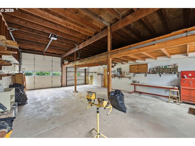 830 CHICAGO Ave, Bandon, OR 97411