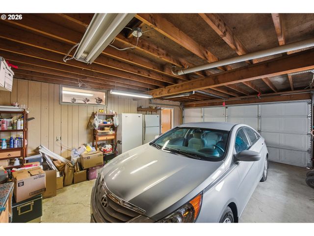 830 CHICAGO Ave, Bandon, OR 97411