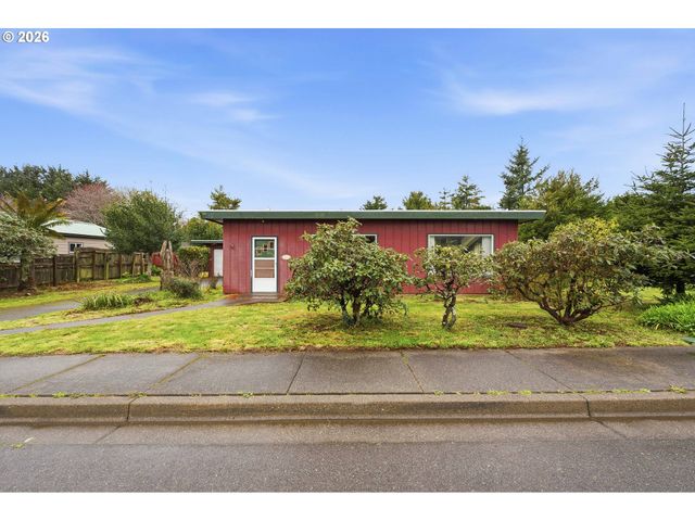 830 CHICAGO Ave, Bandon, OR 97411