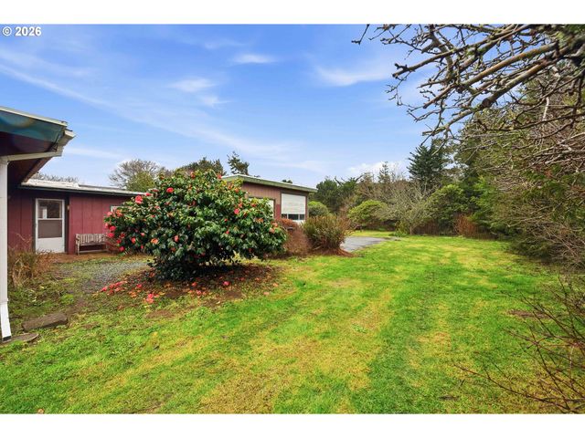 830 CHICAGO Ave, Bandon, OR 97411