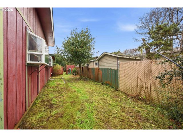 830 CHICAGO Ave, Bandon, OR 97411