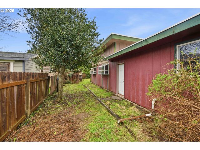 830 CHICAGO Ave, Bandon, OR 97411