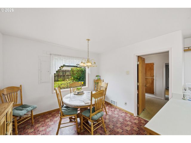 830 CHICAGO Ave, Bandon, OR 97411