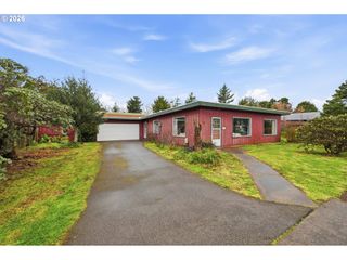 830 CHICAGO Ave, Bandon, OR 97411