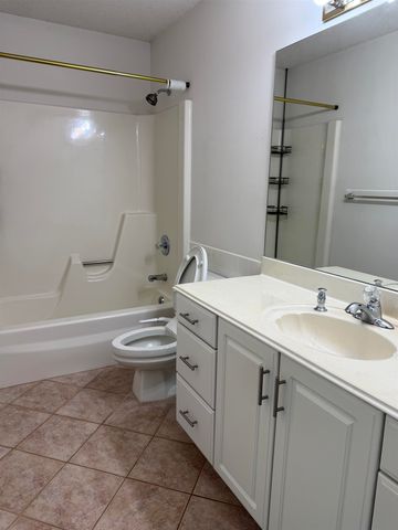 2427 N VINEGATE CT, Wichita, KS 67226