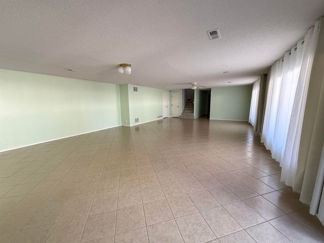 2427 N VINEGATE CT, Wichita, KS 67226
