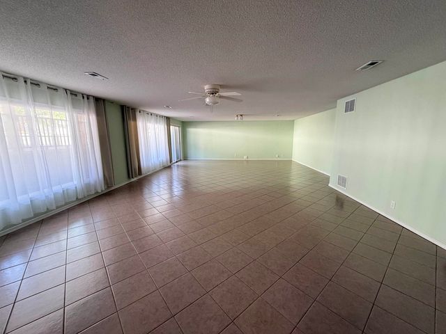 2427 N VINEGATE CT, Wichita, KS 67226