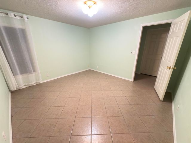 2427 N VINEGATE CT, Wichita, KS 67226